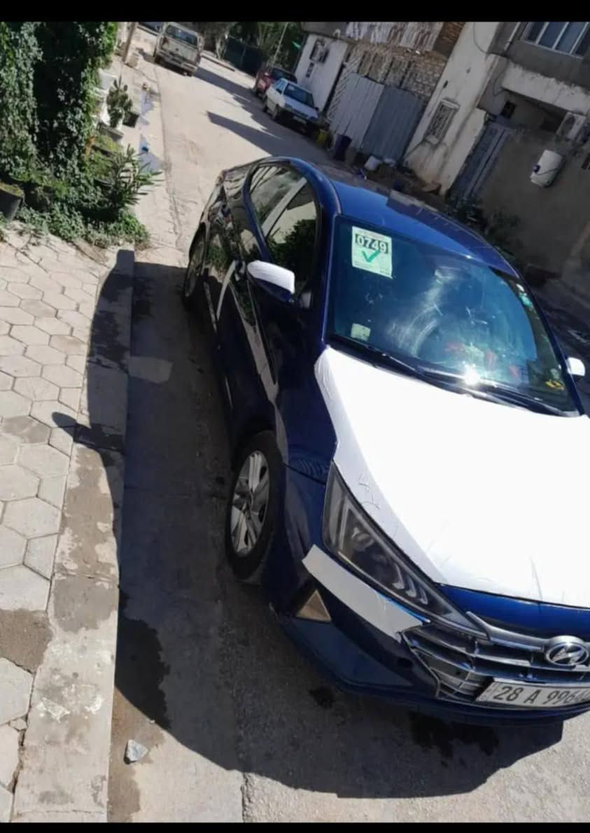 بيع او مراوس بسياره كوري وانطي فرق اقصاد 
الانترا مديل 19 شكل 20 رقم نجف انكليزي بسمي محرك 2000دوش كثر ايتي المرغوب جاهزه من كلشي فقط دعاميتها لاماميه تعبانه سياره حادث امريكه فقط دعاميه وبنيد بدون دواخل مواصله لشاصي وبيها دحجه باب الخلفي عدنه هنا صارت سعرها 108 وبيها مجال قليل مكاني نجف ***********
