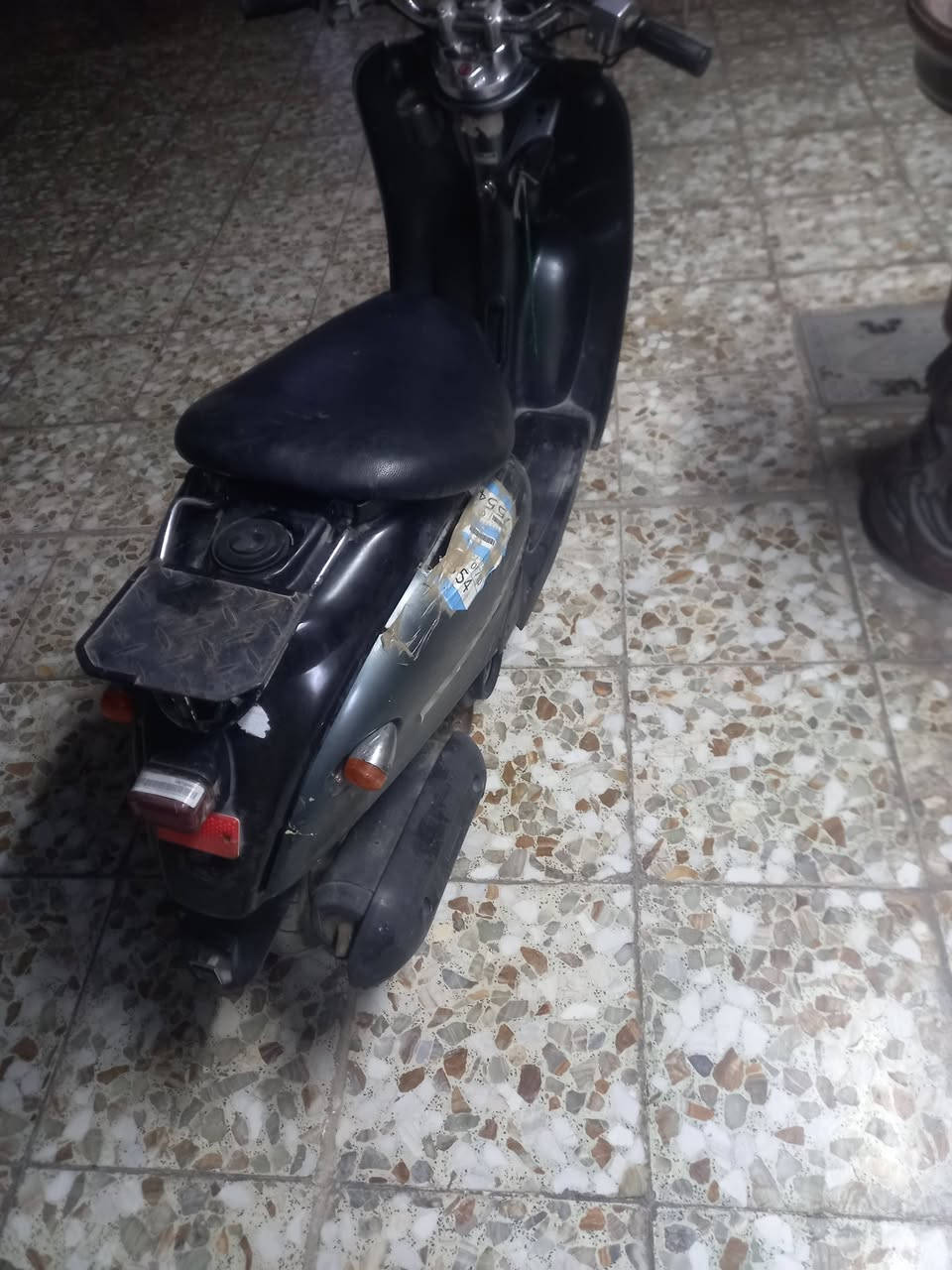 سلام عليكم دراجه كلاسك فحل نكره هندر محرك ناعم تخبل شلعه ومعدل كلش حلوة نقصه فقط باتري أوراقه كامله كهربائيات شغاله لايت هورن اشاير كله شغال سعرهة ١٧٥ وبيه مجال بسيط للشراي مكاني بغداد العبيدي رقمي *********** تفيدك للشغل للدوام للبيت دراجه كلش حلوة تدعيلي عليهة
