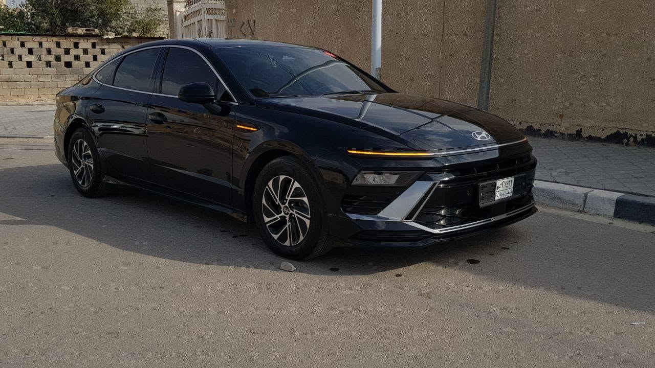 سوناتا 2024 هايبرد وارد كوري 
السياره كفاله عامه 
داخل جلد اسود ملكي 
تدفئة ستيرن 
كير تعليك 
تشغيل عن بعد 
الشاشه بنورميه متصله
ابل كار واندرويد اوتو 
رادار امامي وحاساسات 
امامي خلفي 
السيارة وارد كوري تختلف عن الوارد الامريكي 
والخليجي بالمواصفات والعزل،  السياره مرقمه وجاهزه 
مكان السياره البصره 
الزبير ***********
*********** الزبير, البصرة
