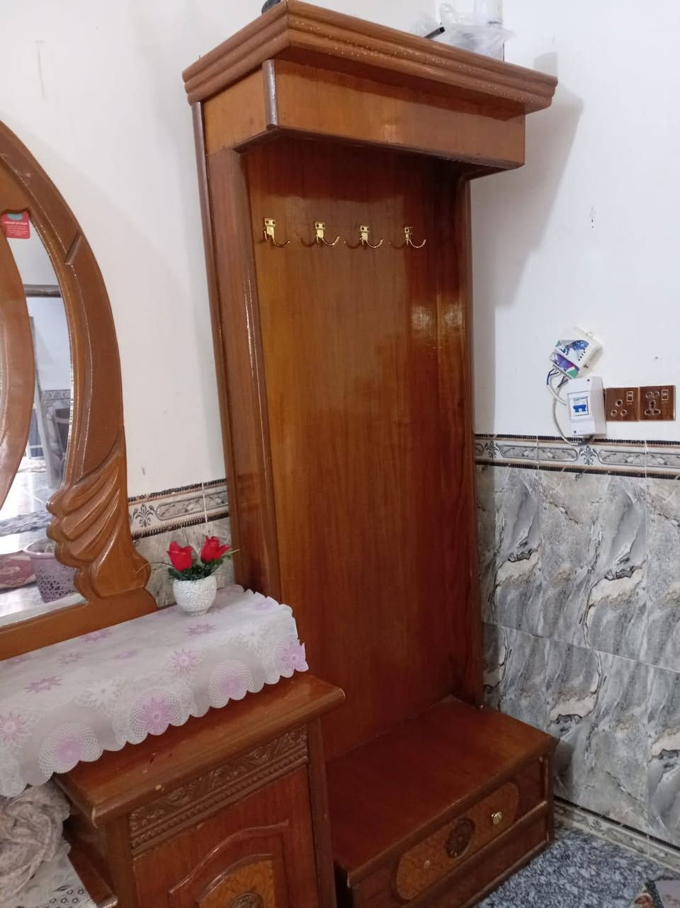 غرفه خشب عراقي تسكام.. للبيع نضيفه كلش ***********
