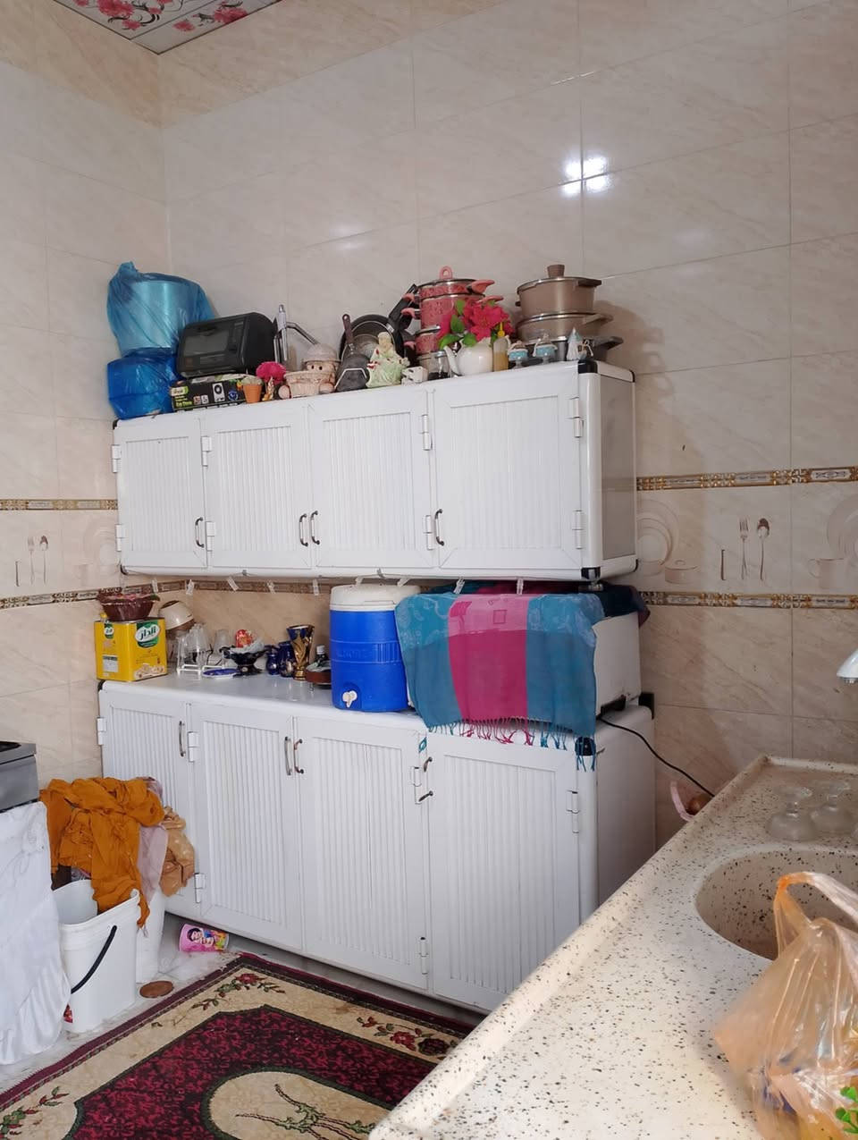 السلام عليكم بيت للبيع طابو زراعي سند 23 مساحه 100 غرفتين وديوانيه وهول مناور 2 مطبخ السقف كونكريت وسقف ثانوي كامل أبو الخصيب منطقة محيله منطقة العاكوليه سعره 55 وبي مجال بسيط ***********
