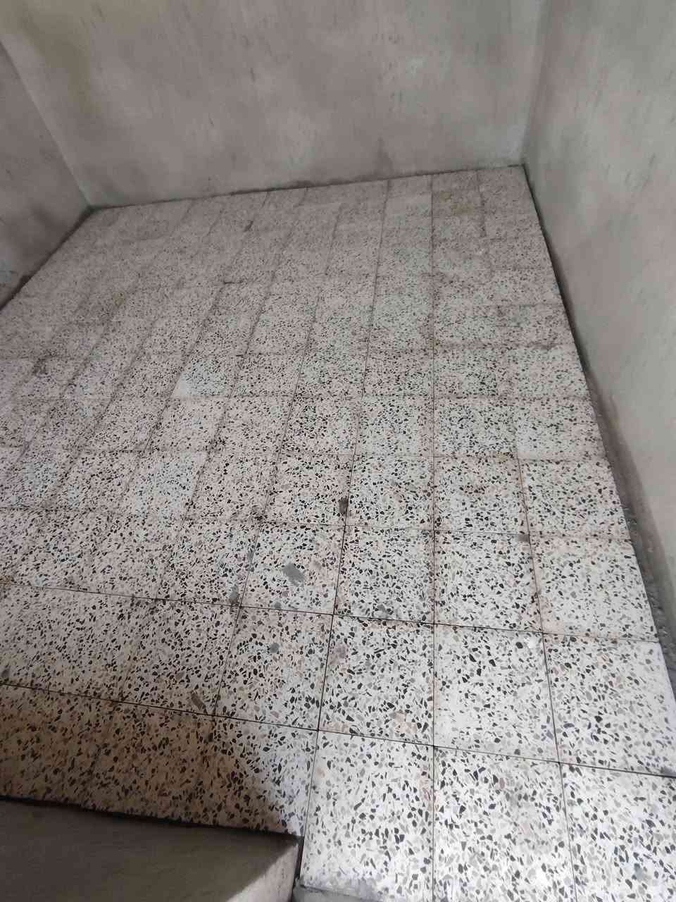 خلفه سراميك جدران ورضيه بأنواعه درج عدل فر شغل درجه واله داخل بغداد فقط متفرغ حالين ***********
