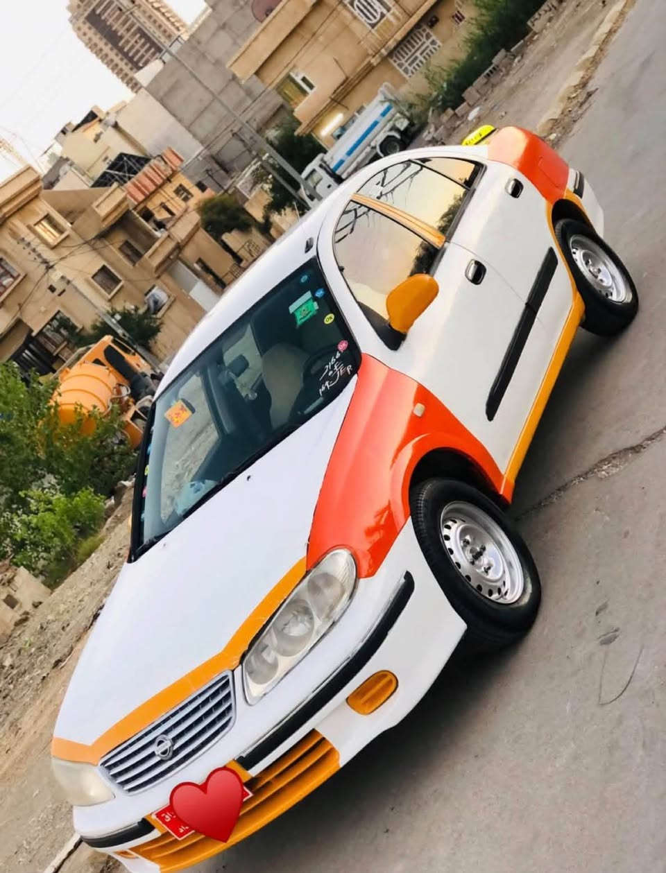 تاكسي • ابيض • ٢٠٠١