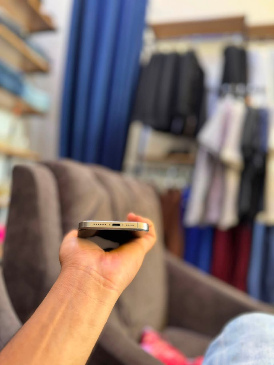 آيفون 15 برو ماكس لون تيتانيوم بطاريه 95 عدد دورات الشحن 225 شرق اوسط ماستر  كارتونه ذاكره 256 جهاز جديد ما ملعوب بي تجي تفحص تاخذه وتروح سعر مليون و 250 الف وبي مجال مكان موبايل حله الاستفسار الاتصال ع رقم التالي ***********
