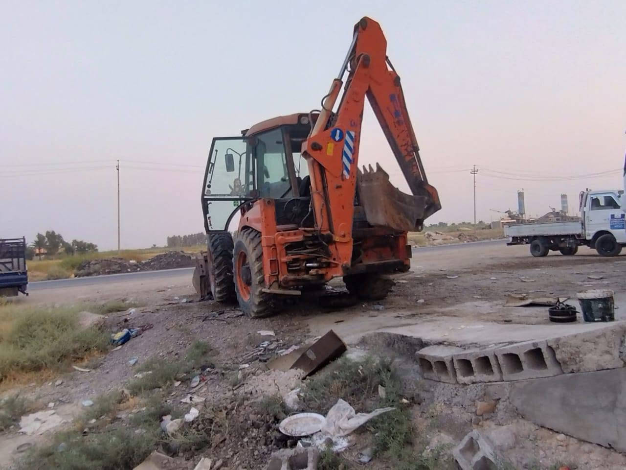 سلام عليكم ورحمه للبيع حفارف جيبيسي مكفولة موديل جديد 2004مكفولى تحويل سعر 130ورقى***********
