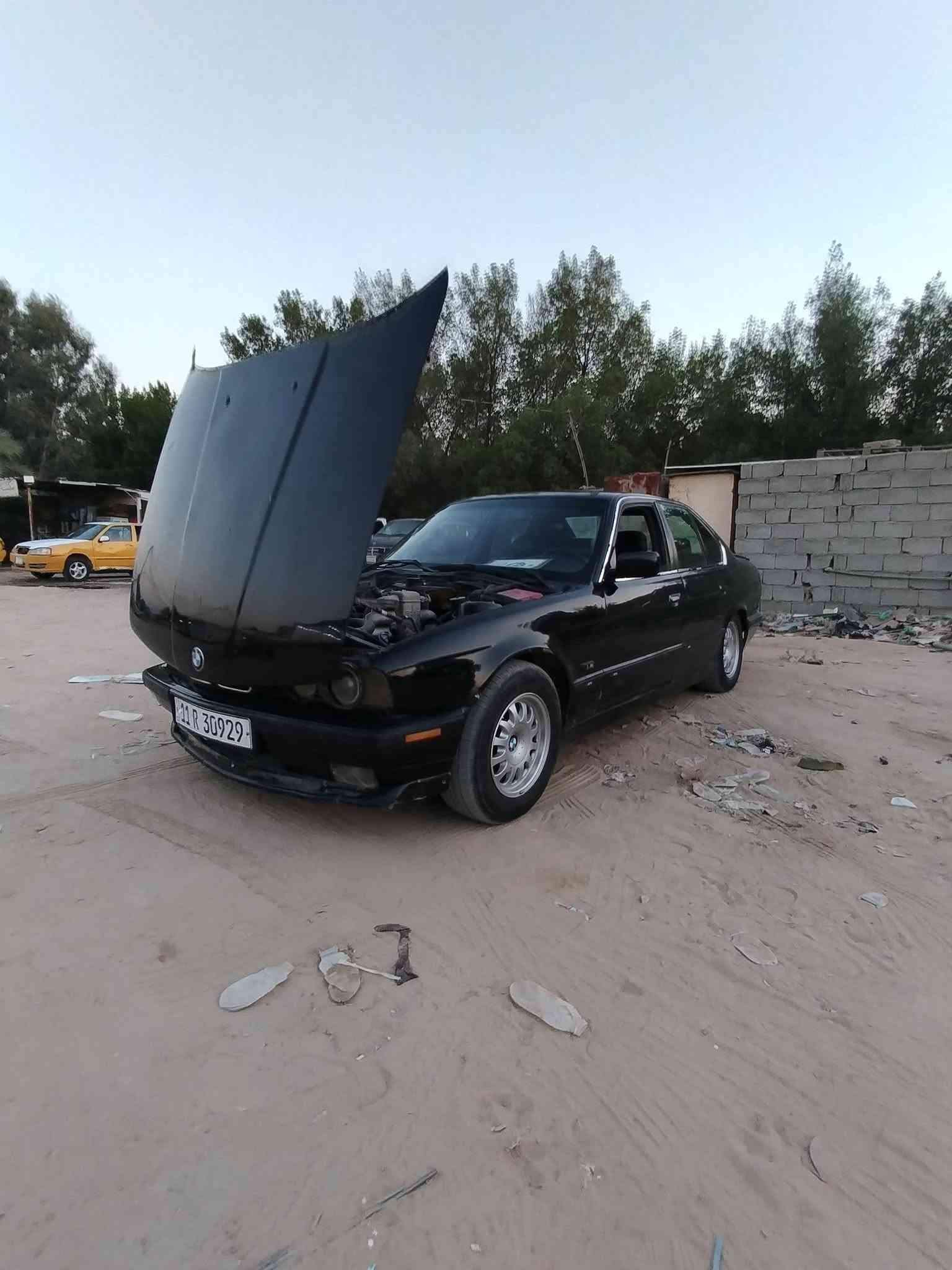 بي ام 535 رقم بغداد دولي باسمي سنويه 31 موديل 89
سعرها 47 وبيها مجال بسيط للشراي
مكاني كربلاء
جير ومكينه وحداديه جده وتبريد ثلج
***********
