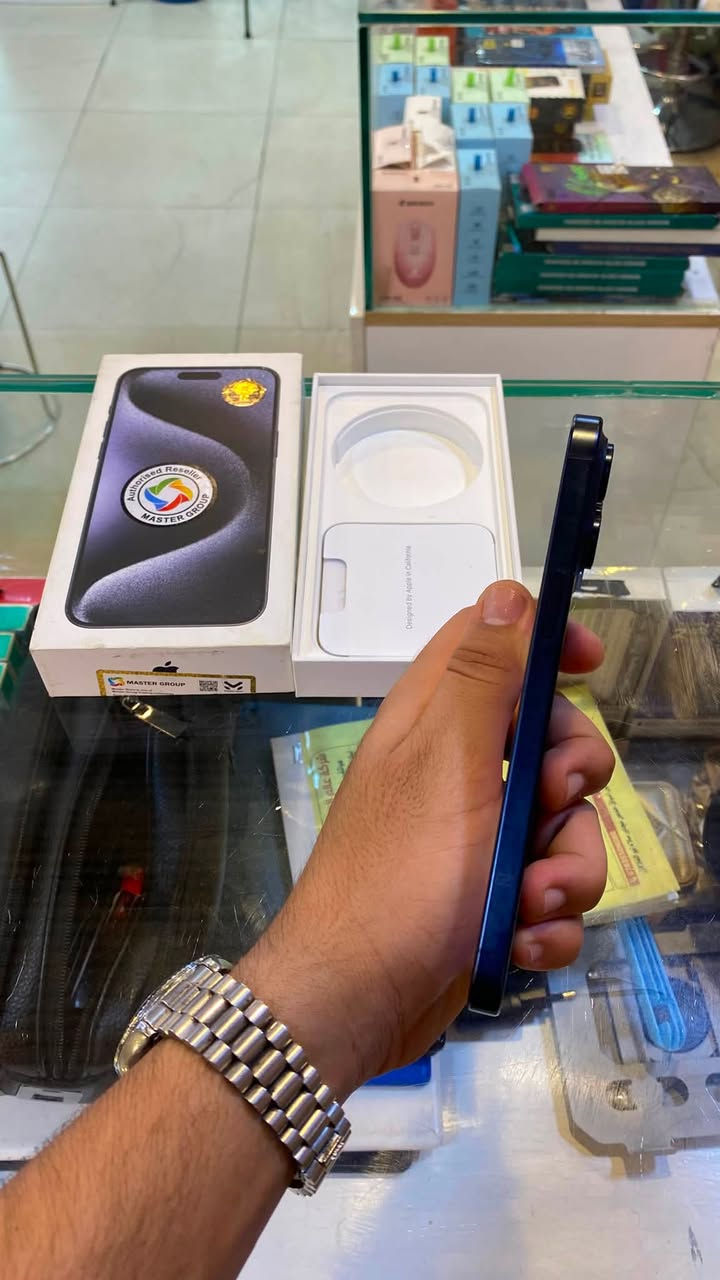 سلام عليكم 15 برو ماكس ذاكره 256 بطاريه 84 ماستر جهاز مكفول كلشي نضيف شخط ما بي *********** عنوان بغداد سيديه سعره 925
