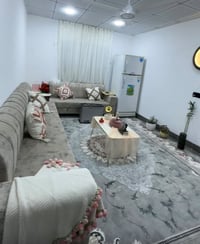 كنبة حرف L • ١٠ مقاعد • جديدة ونظيفة