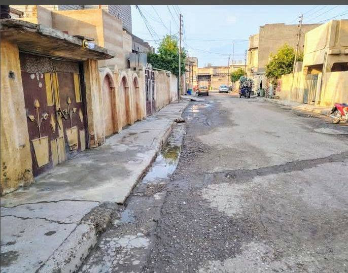 السلام عليكم
دار قديم للبيع الموقع صلاح الدين قضاء بلد حي الشهداء خلف التجاري قرب مجمع تنزيلات الرحمه فرع الامير تفاصيل الدار جنس عقار ملك صرف المساحه 175 واقع حال 200 متر 
يحتوي على كراج حديقه كليدور استقبال وغرفه نوم ومطبخ ومجمع صحيات للاستفسار على الرقم  ‭***********‬
