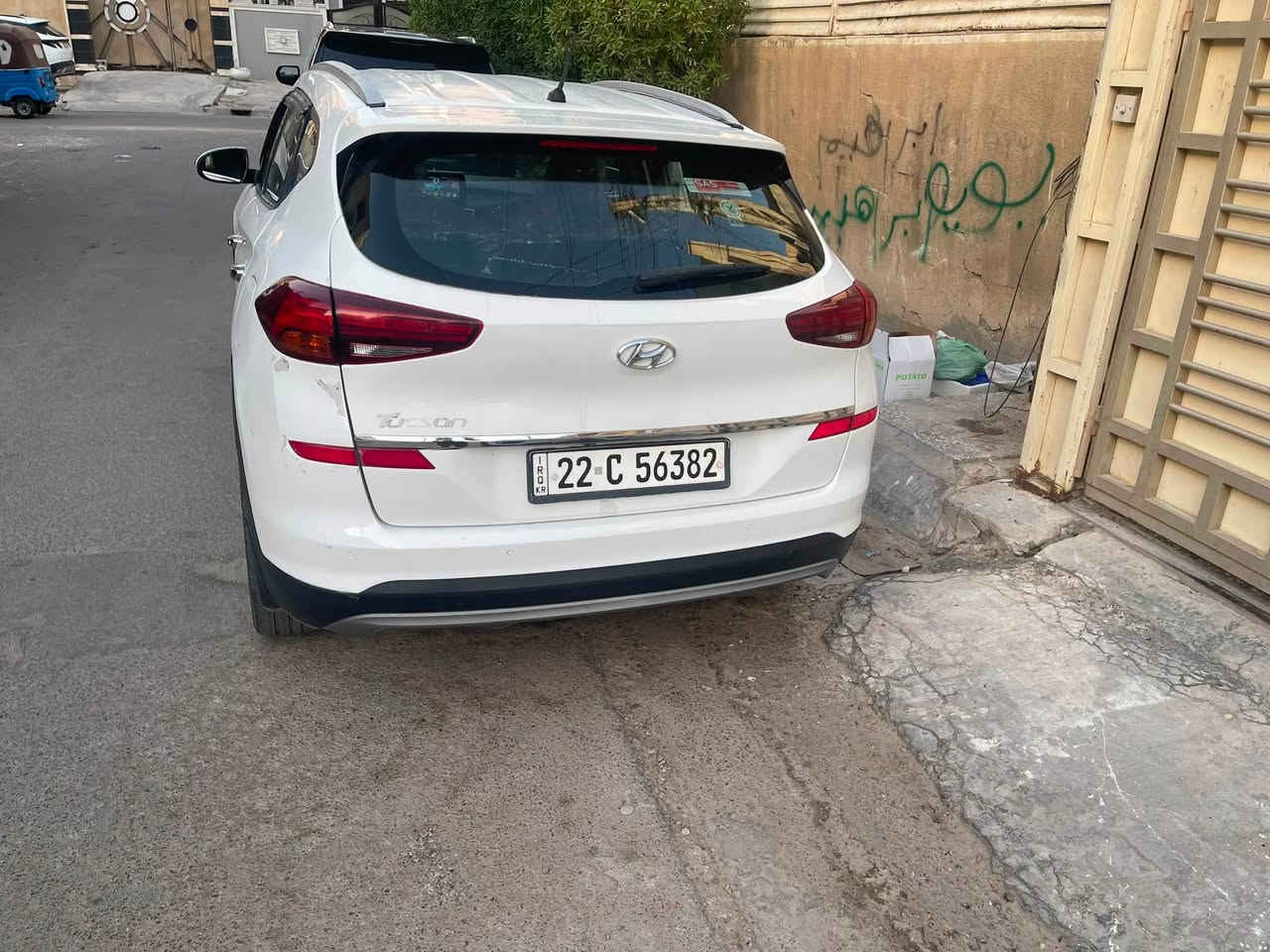 السلام عليكم 
توسان 2019 خليجيه 
مكينه 2000 دوش 
مواصفات: بصمه ومري شفط وشاحن لاسلكي وكشافات وترحيب بيبان 
السيارة بيها مكانات صبغ ابيع عام 
وطختها من ورا 
السعر 120 
الشراي يتصل ***********
العنوان بغداد 
ورقم السيارة اربيل وشرط التحويل
