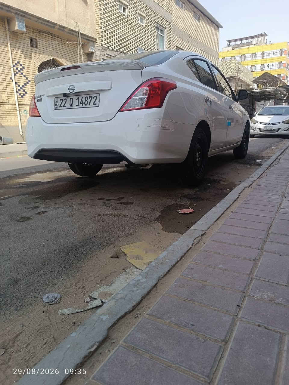 سلام عليكم 
نسيان صني هندي بليته زرقه موديل 24 شركة سور ام ضمان سياره استعمال شخصي مو تكسي ماشيه 11 الف سياره جديده بمعنه كلمه سياره بلايلونها وفابلون شركة بعده بيها سبيرها مانازل الله يشهد سياره بانزين محسن كله ودهن من شركة سور 2500 ابدله وصولات دهن موجود بتكمت الباب السياره بيها 3 ملاحضات فقط يلي يم لايت 4 اصابع وع وضعها ما مصلحه خفيفه كلش وخلف باب السايق  يدت بايسكل وكعت عليها خفيفة كلش ما مبينه بصوره اصلا إصبع واحد بطرف جنطه سياره مكفوله حته دوساتها  سعرها 125 بيها مجال بسيط مكانه نجف  شراي يتواصل ع هذا رقم *********** 
 سوق كلشي بي حته ب100 اكو سيارتي أخت زيرو استعمال شخصي
