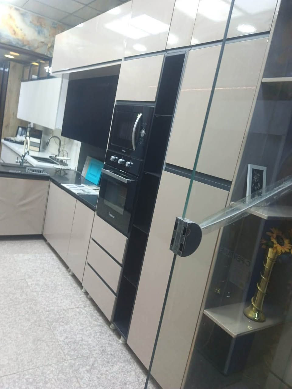 السلام عليكم كاونترات جدد تصفيه محل شغل تركي درجه اولى يبعوهن بسبب تصفيه محل كل جديد لاسعار لابيض مليون ونص القهوائي مليونين مع لاجهزه بدون اجهزه مليون ونص صاجي والرصاصي ٣ ملاين مع لاجهزه للاستفسار اكثر ***********وتساب متوفر
