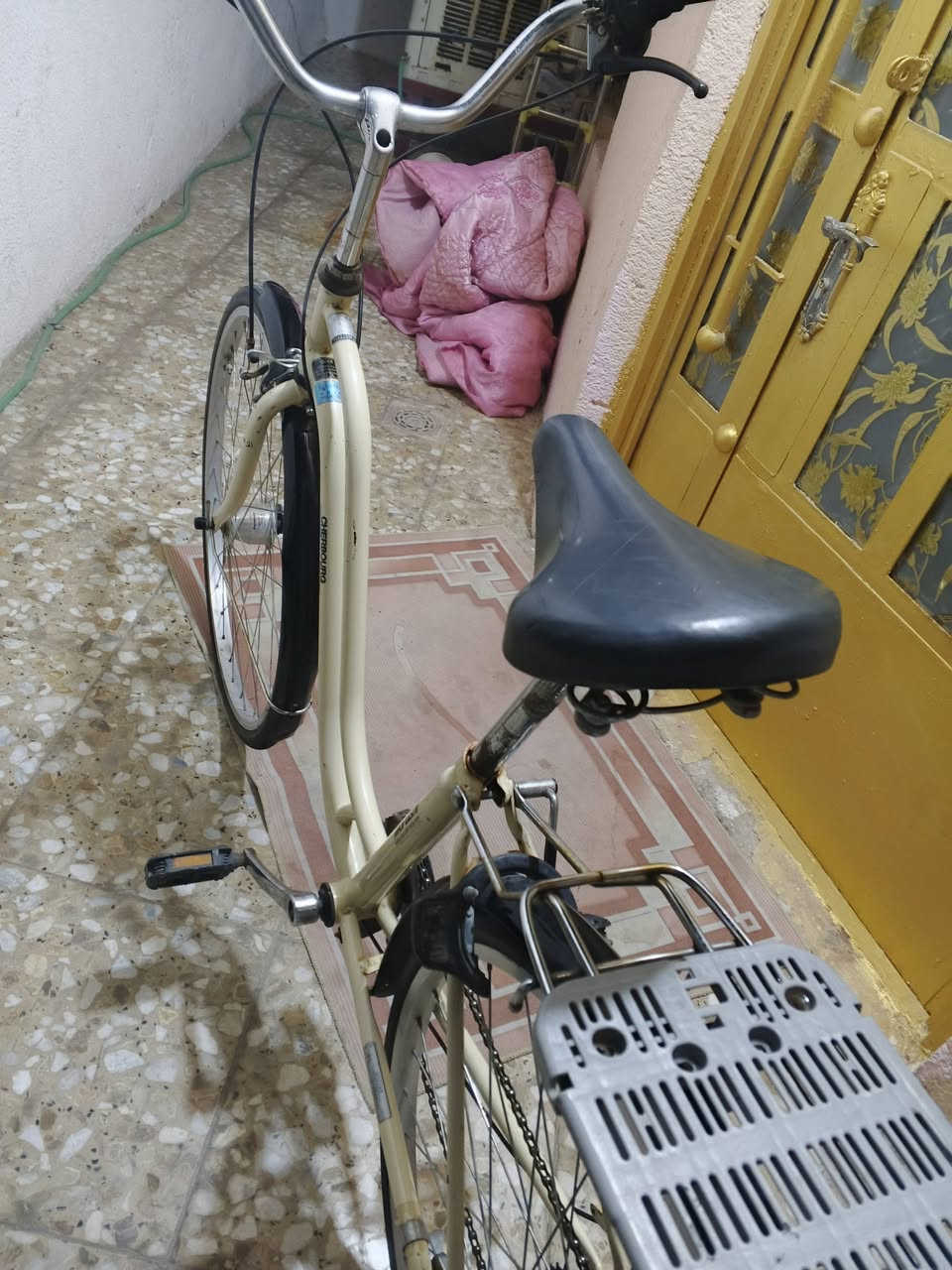 سلام عليكم بايسكل للبيع بناتي ياباني
بلادي نظيف موديل 20 بايسكل كامل كله كامل ابو العقرب 
طائرات جدد بايسكل كله كامل ونظيف الجديد حجم 26 
مكان بغداد الشعب 
سعر خاص اتصال واتساب***********
