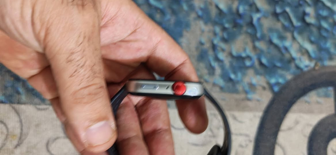للبيع: ساعة HUAWEI WATCH FIT 3 مستعملة ⌚️
الساعة أصلية 100% وشغالة تمام بدون أي مشاكل فنية (اللمس، الشحن، المستشعرات، والاتصال والصوت كله شغال ونظيف).

الحالة: الساعة مستعملة وبها آثار استخدام واضحة بالبدن (ليست بحالة الوكالة)، لكن أداءها والبطارية ممتازين جداً ومناسبة جداً للاستخدام اليومي.

الملحقات: الشاحن المغناطيسي الأصلي متوفر (بدون الكارتونة).

السعر: 95,000 دينار عراقي . 

📍 المكان: واسط - الكوت (البيع مباشر وجهاً لوجه بعد الفحص والمعاينة).
📞 للتواصل: يرجى مراسلة الخاص

