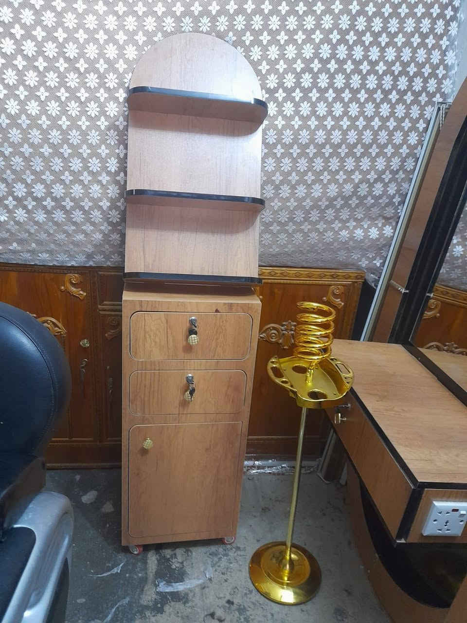 ميز حلاقة وكرسي حلاقه للبيع مراسله خاص واتساب *********** العنوان
بغداد المعامل بستان سامي
