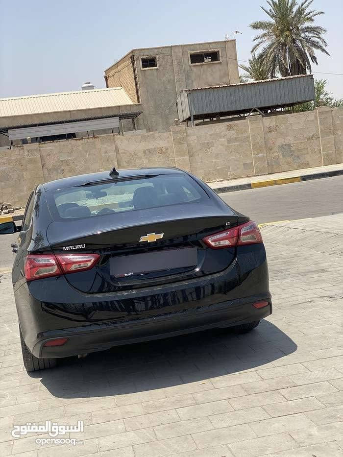ماليبو 2022 LT 
بيع او مراوس حسب القناعة
الحادث موضح كما في الصورة من امريكا ومصلح بالخارج 
حادث عندي صار بالبصرة طابكه وطخها تكتك وسويتها بارد بالباب الي جنب السائق
#المواصفات :

▪️السيارة : ماليبو LT
▪️الموديل :2022
▪️المحرك : 4سلندر 1500 تيربو
▪️غرفة السيارة : كشنات قماش اسود بلادي
▪️رادار امامي
▪️حساس امامي 
▪️حساس خلفي 
▪️حساسات ورادارات الاجتياز الجانبية
 (نقاط عمياء)
▪️شاشة كبيرة للتحكم في ايعازات السيارة
▪️ بصمة تشغيل وتشغيل عن بعد
▪️لايتات عالي وناصي مع حاجب LED
▪️تحكم فول كهرباء لكرسي السائق والراكب
▪️تبريد قطعتين امامي وخلفي
▪️تدفئة لكشنات المقدمة مع تدفئة ستيرن
▪️تحكم ستيرن جهتين بلوتوث وحاكية وكروس سرعه
▪️نظام ABS مانع انزلاق
▪️منافذ USB امامي وخلفي
▪️السيارة جديدة وبوضع الشركة

 سعر السيارة  115
 عنوان السيارة : 📍 البصرة القبلة حي القائم

تفاصيل اكثر الاتصال على : *********** وتساب

نص مكتوب في الصور:
- السوق المفتوح opensooq.com
- السوق المفتوح
- opensooq.com
