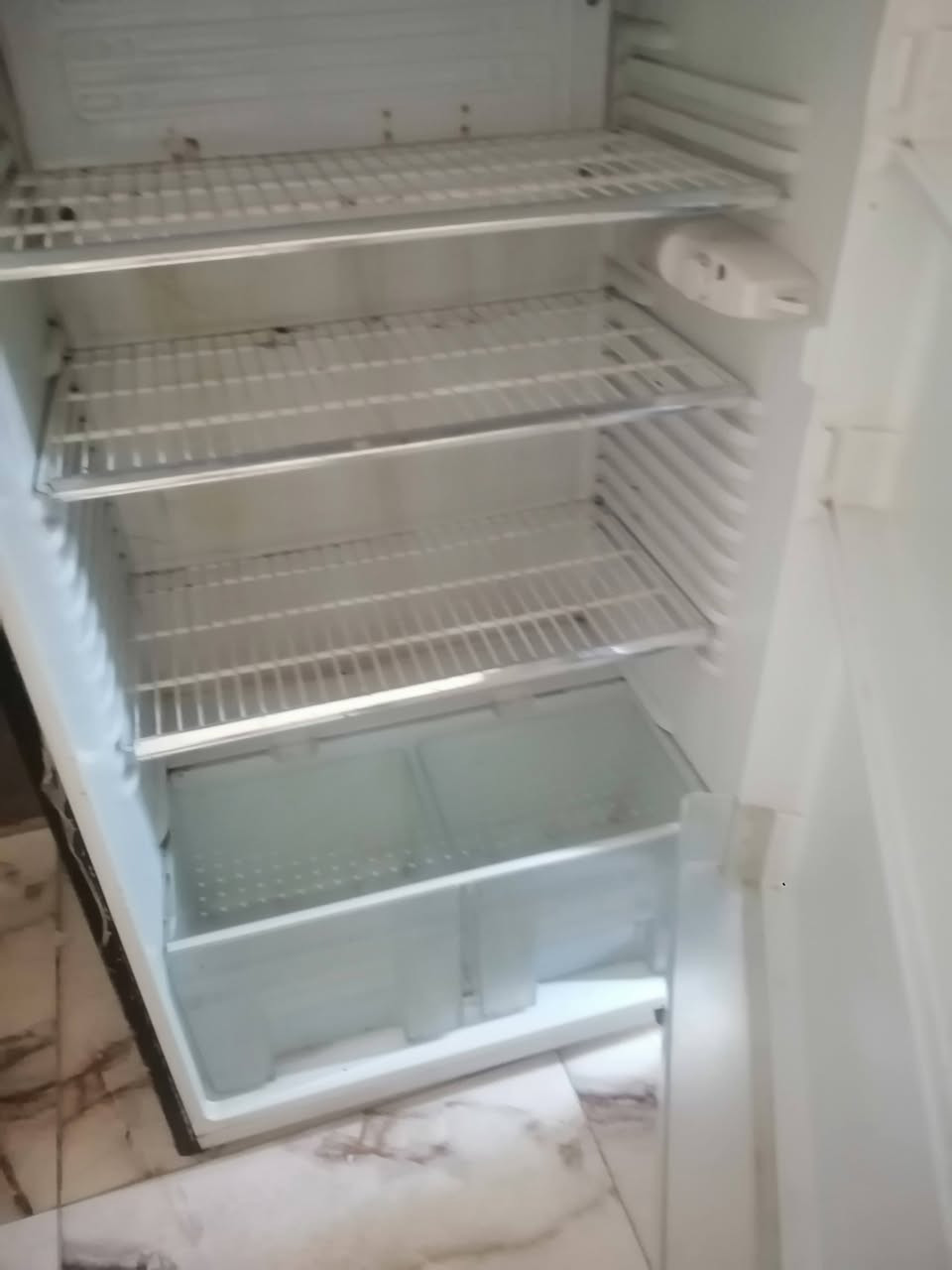 ثلاجه 24قدم للبيع ناصريه المركز ***********
