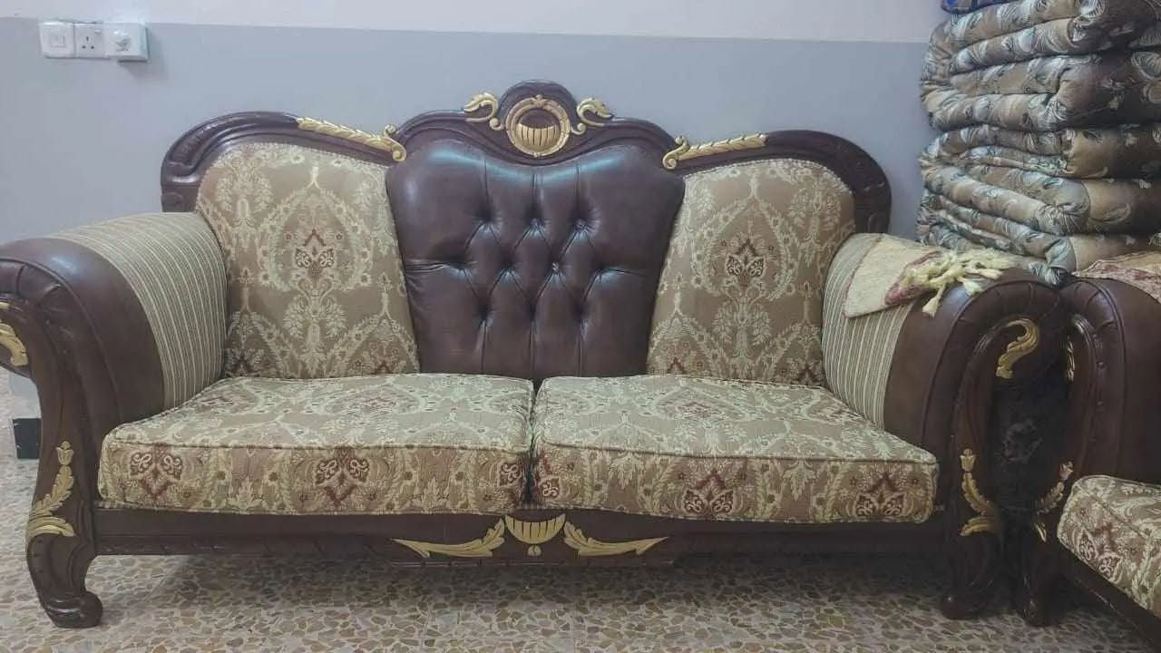 ديوان ملكي جديد10مقاعد 

مكانو القوسيات
***********

سعر 350
وبي مجال
