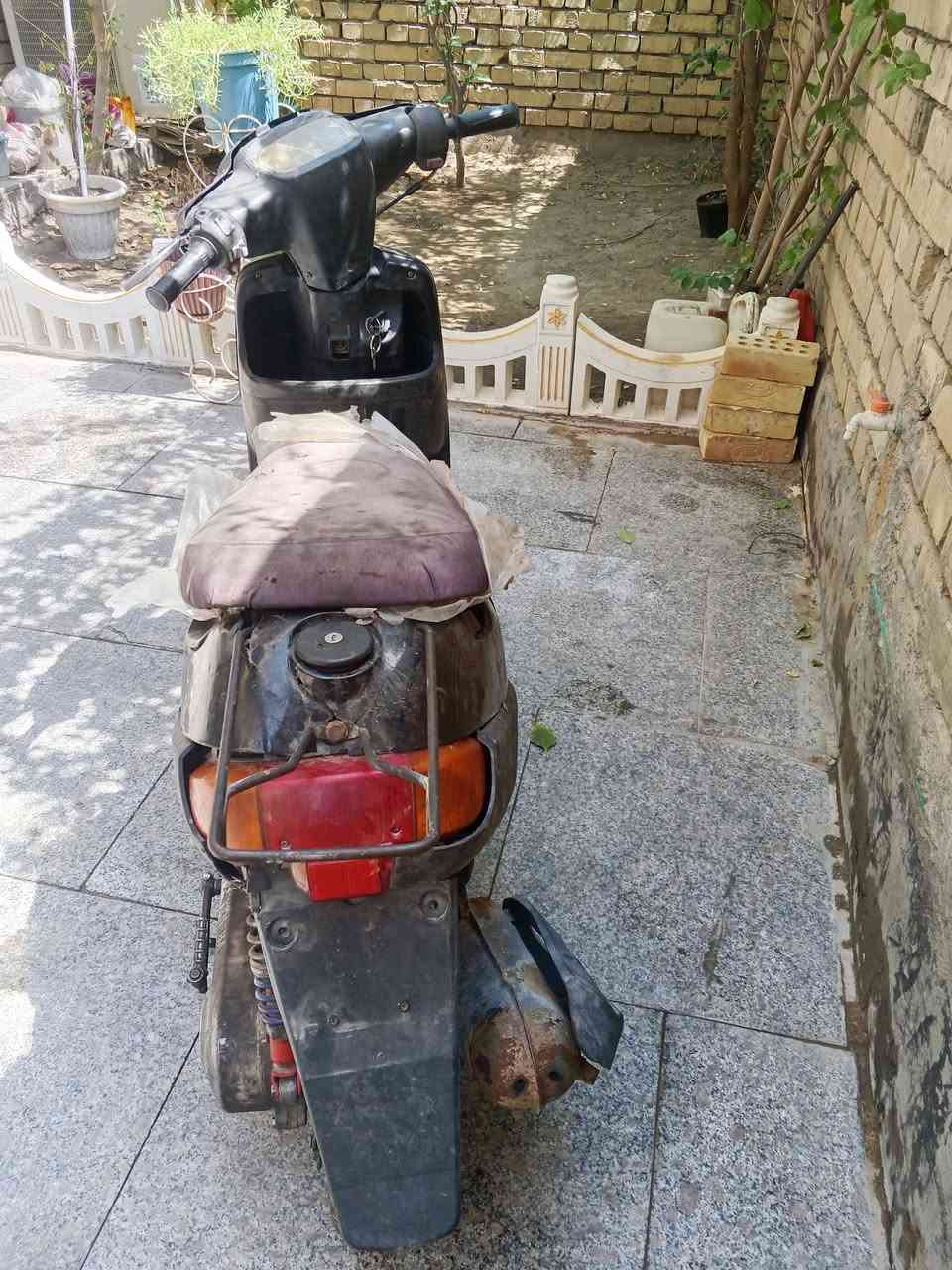 دراجه بطه عاطلة للبيع كوم حديد الشاصي مكفول السعر ٧٥ وبيهه مجال قليل كربلاء حي الفارس ***********
