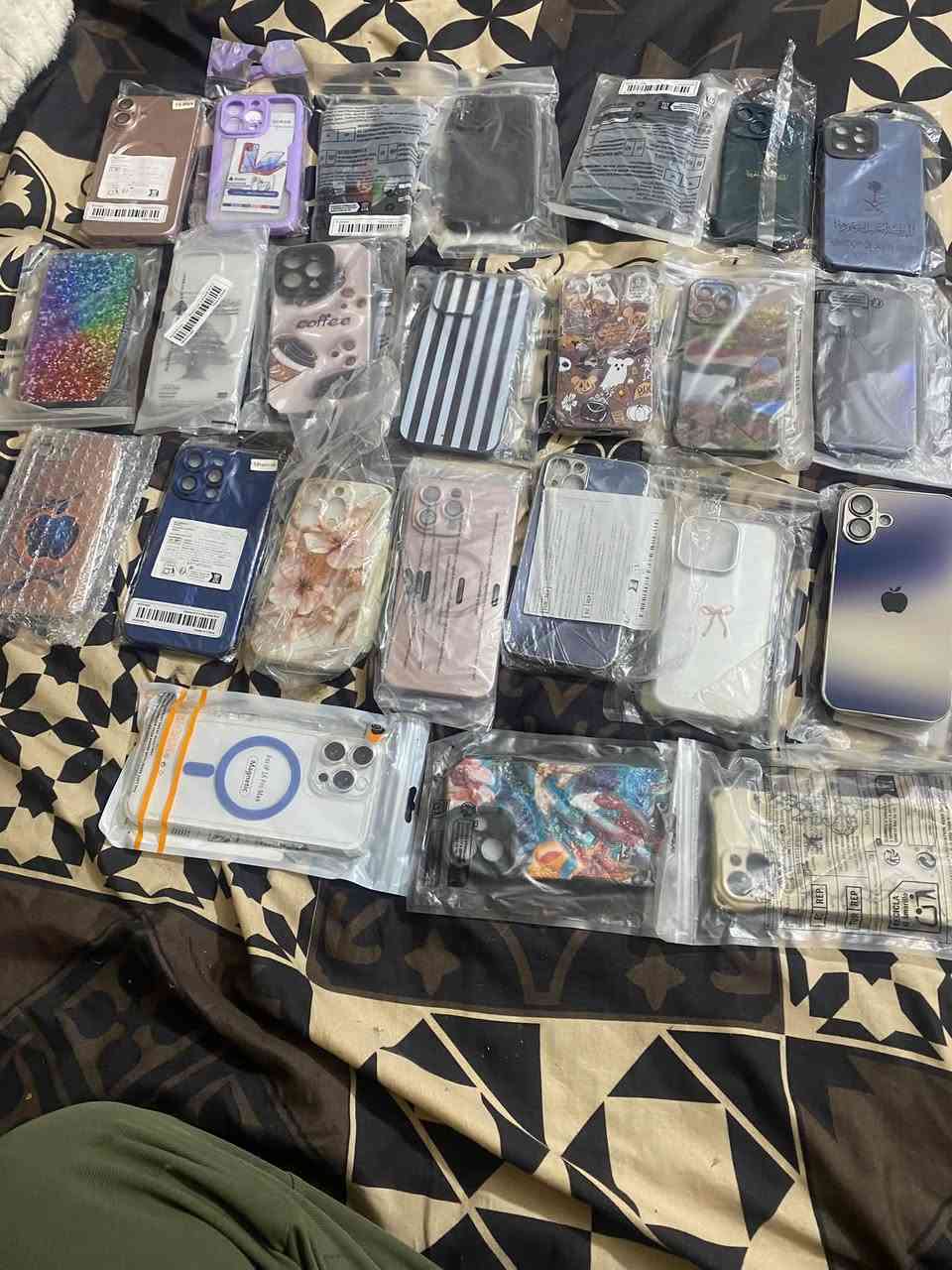 السلام عليكم حافظات متنوعه
سعر الوحده الف دينار العدد فوق 100 اكو اكثر شي للآيفون 
واكو آيبادات وتابلتات واكو مال الترا ابيع شلع الوحده على الف حتى اكو بيهم حديد مال آيفون 
ابيع شلع سعر الوحده الف 
مكاني بغداد الغزالية 
للاتصال ***********
