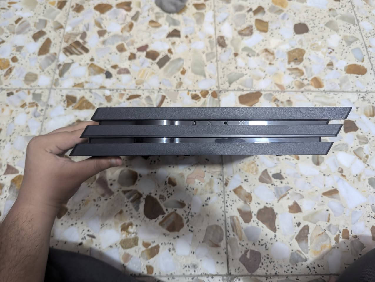 سلام عليكم جهاز بلي فور برو واحد تيره اونلاين جهاز لوك ستيكر ابد ما مفتوح يجي ويا كيبل التشغيل وكيبل اج دي وقرص جي تي اي 5 +قرص غران توريزمو سعر الجهاز 325 للتواصل عبر الرقم +
*********** عنوان بغداد البلديات المضمار
