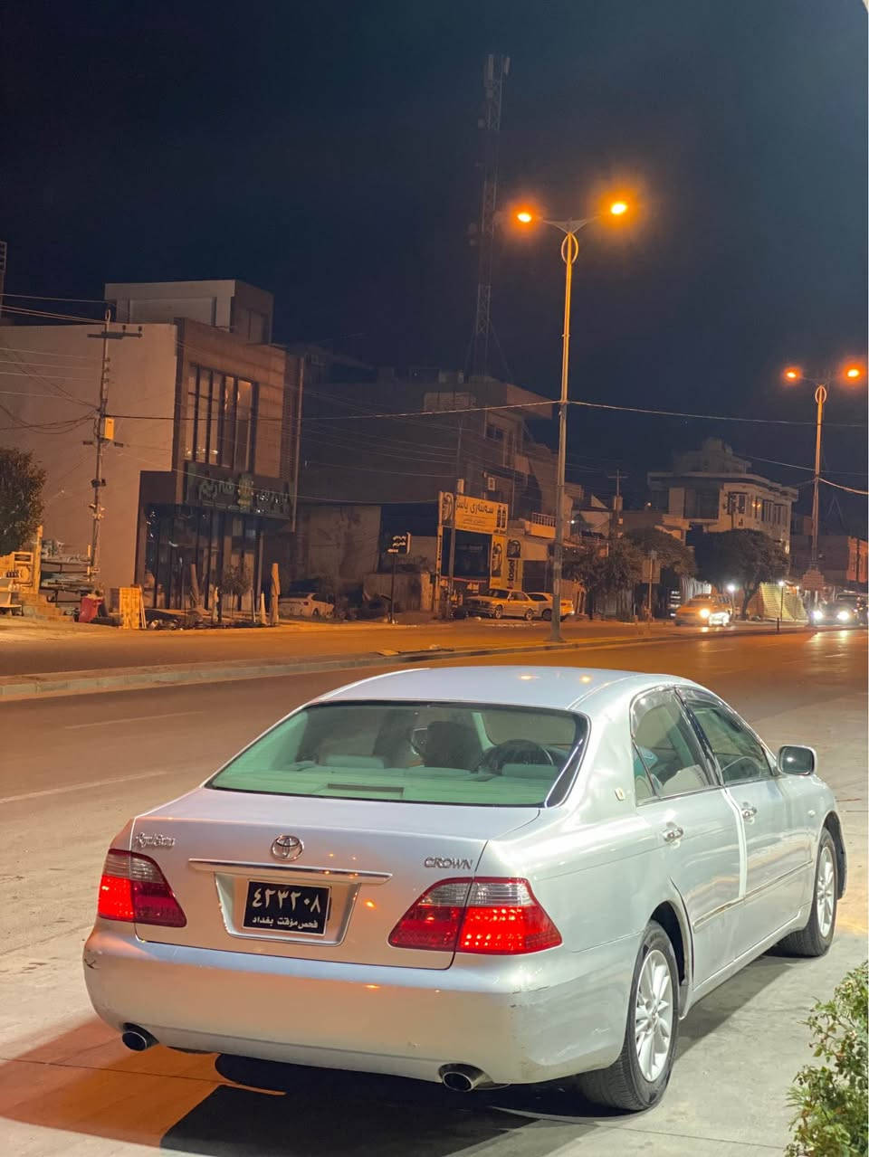 بـسم اللە رەحمان رەحیم 

Toyota crawn 2005 
٦٥ هەزار ڕۆشتوە 
کۆد هەیە
١٨٠ گەورە بەبچوکە 
پیشو پشتی کەپسە 
٢ دووگمەیە 
ڕیکو پیکو مەزبوت 
گیرو مەکینە بەشارت 
شوین مووسە کەنی بۆیەخیکی ئاوەت 
ساقفوو لەشای شوو شایە 
لە سلیمانیم 
نرخ ٤٤ وەرەقە مەجەلیکی برایەنە 
*********** السليمانية, العراق
