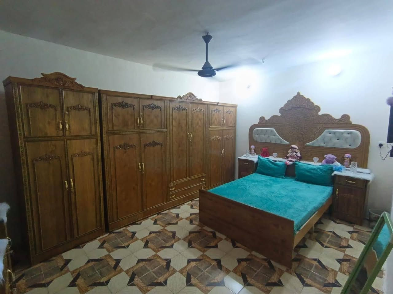 منطقه الحسينينه 28 مجاور السوق الكبير مساحه 107 مربع طابق ونص *********** مراسله واتساب
