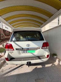 لاندكروز GXR • ٢٠١١ • بدون صبغ