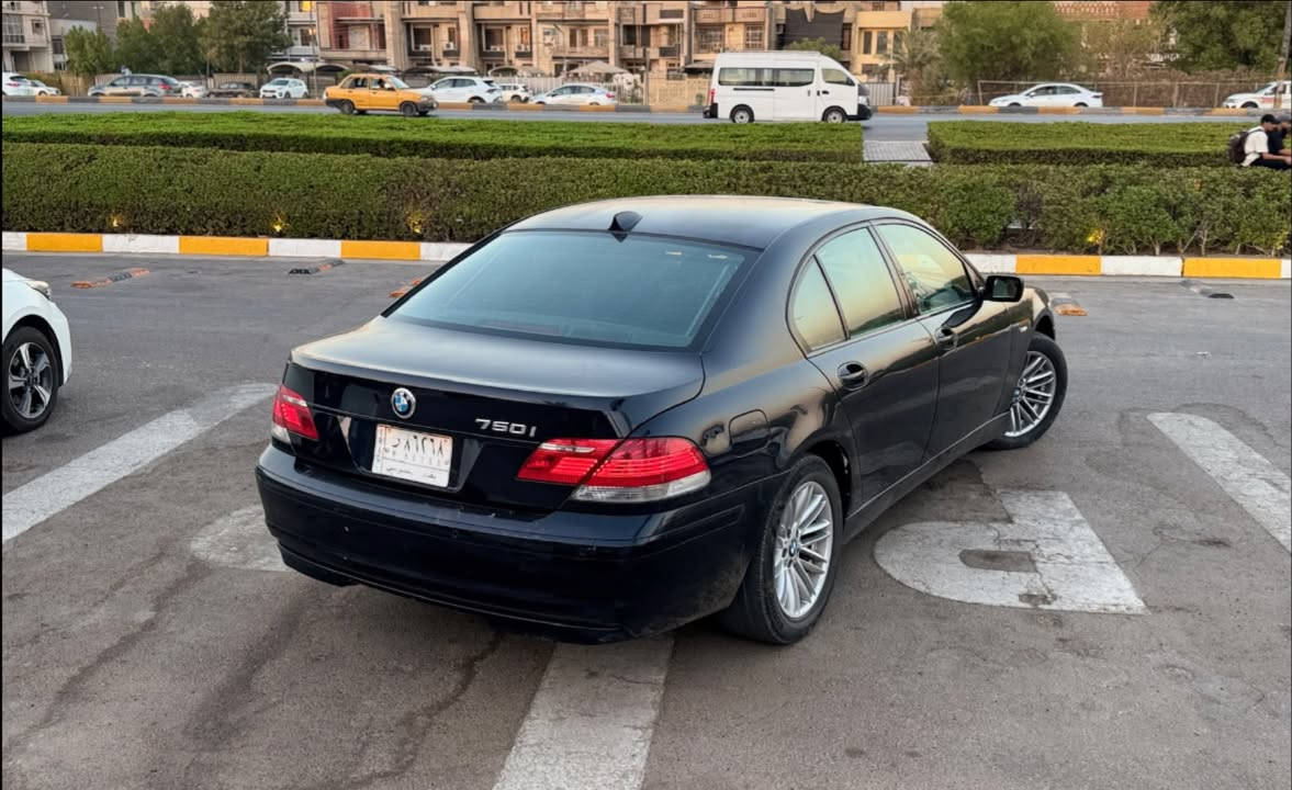 للبيع 
BMW 750i 2006 Individual
طــلــب خــاص وارد يـابـانــي 🇯🇵 
لون نيلي 🔹
ابواب شفط 
صندوق كهرباء 
بردات كهرباء 
ثلاجة وباقي المواصفات المعروفة 
ماشية 130,000Km حقيقي
السيارة صيانتها كلها على ايد الاستاذ عمار بي ام
بيها كلير باليابان 
السعر 13,000$ وبيها مجال 

***********
***********
