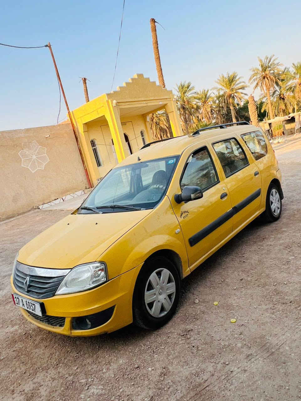 السلام عليكم 
سيارة رينو سبعة راكب لوكان للبيع تبريد شغال تخم تاير جديد و للأستفسار يرجى التواصل على الرقم التالي ٫
*********** ٫ ابو عبدالله
