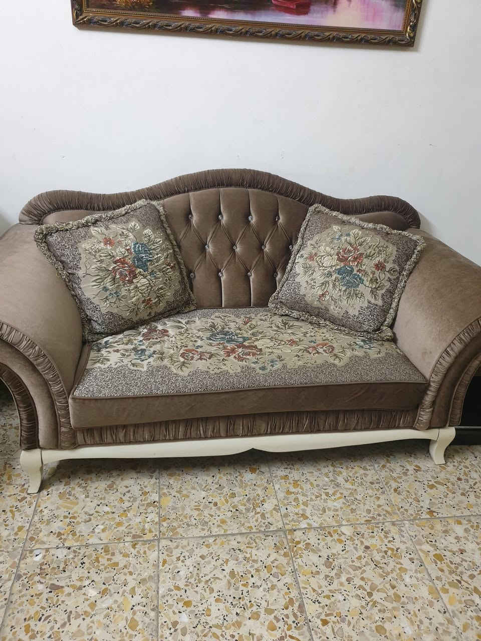تخم عشره مقاعد للبيع المكان بغداد الاتصال
***********

