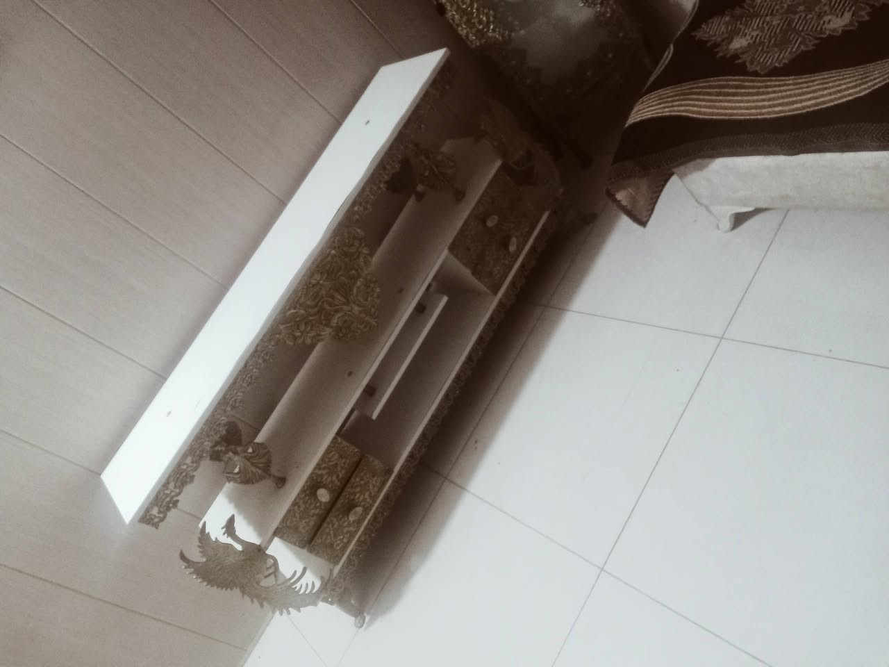 الساعة. سعر 75 ميز سعر 100عنوانه بعقوبه المفرق
