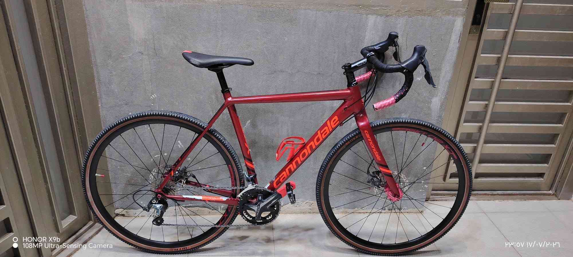 متوفر للبيع...
دراجة كرفل نوع cannondale قياس الفريم ٥٤ مناسب لطول ١٧٠ فما فوق
السستم تياكرا ٢ في ١ ميكانيكي شغال ١٠٠٪١٠٠
بيهه بعض الشخوط موضح بالصور والفيديو المرفق
السعر النهائي ٧٥٠ الف دينار قفل
عنواني الزعفرانية منطقة الأمانة
رقمي *********** واتساب ماسنجر
