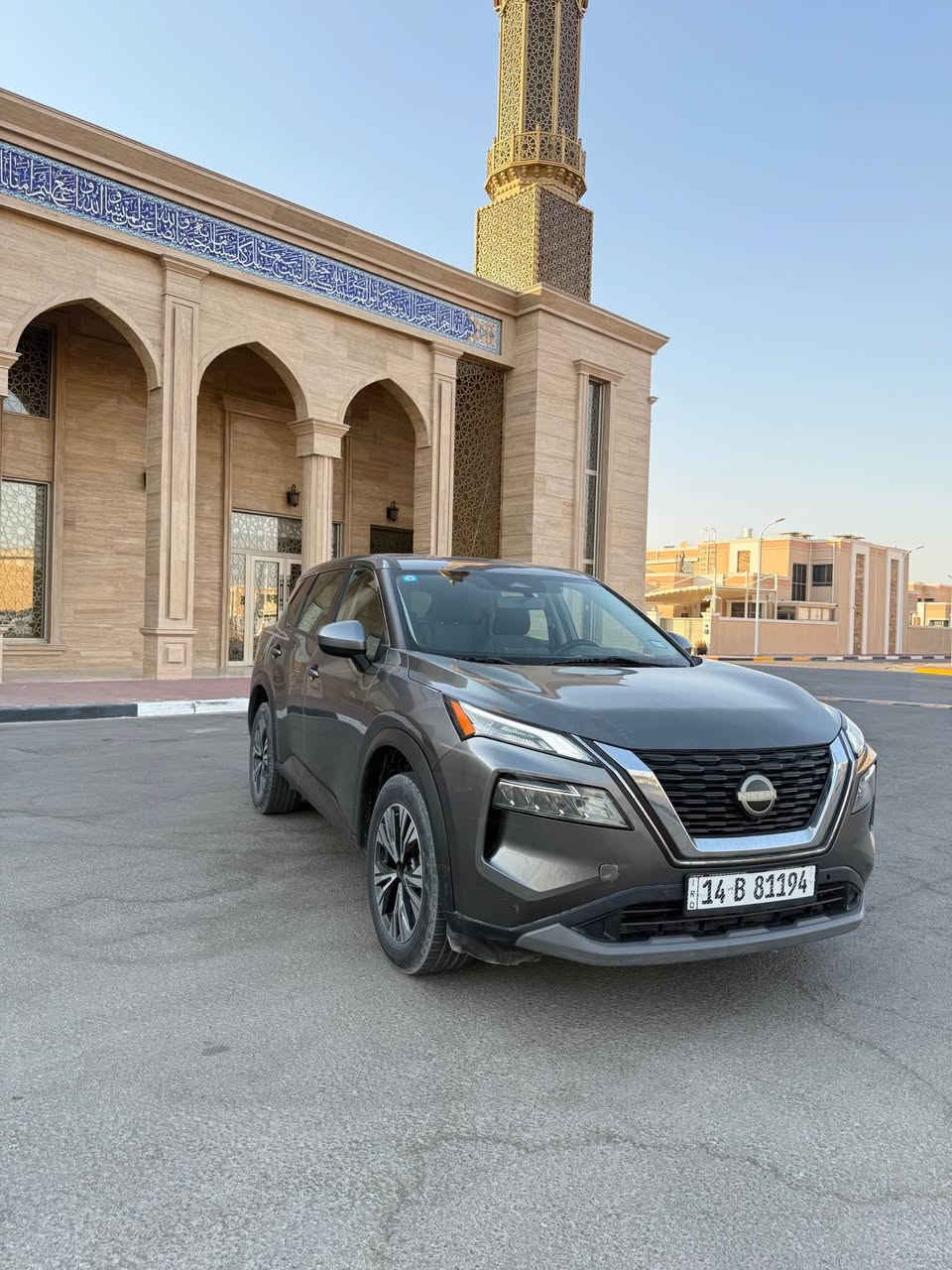 السلام عليكم 
نيسان روج  موديل 2023  
  الشكل الجديد 
لون رصاصي 
وارد امريكي 
حادثها جاملغ ايسر السايق على البارد بدون صبغ
السيارة بأسمي بصرة هزة جديدة 

مواصفات    

بصمة تشغيل 
ابواب بصمة
نظام ترحيب
تبريد قطعتين
رادار امامي خلفي جانبي 
تحديد مسار قيادة آليه
1500 تيربو محرك 3 سلندر
مانع تصادم خلفي امامي
نقاط عمياء 
شاشة ايباد تدعم كار بلي 
حساس اطارات 
ليد امامي نهاري
كشن السائق كهرباء

فول تحكمات استيرن جهتين
شفتات ستيرن 
تبريد بيانو شاشة منفصل
سايد بريك بصمة 
اوتو هولد 
حساسات خلفية 
أنضمة قيادةعدد3 ايكو / ستندر / سبورت
وباقي المواصفات معروفة  للسيارة
مكان السياره البصرة شط العرب
سعرها 165وبيها مجال
*********** Singapore
