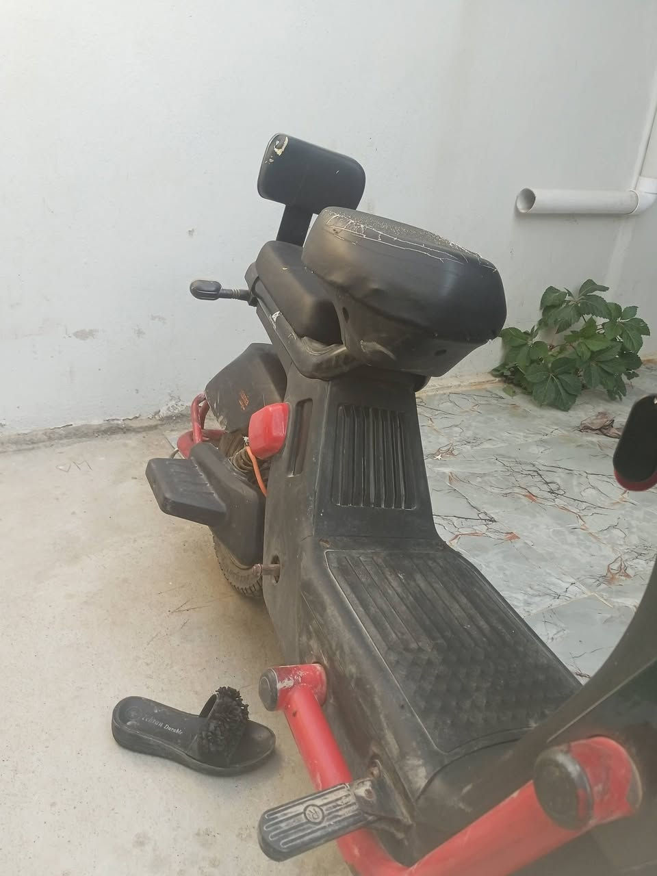 اخوان هذا دراجه شحن للبيع 🏍

الي يريدو يخبر على هذا الرقم (***********) 

والسعر 160 وبي مجال بسيط
