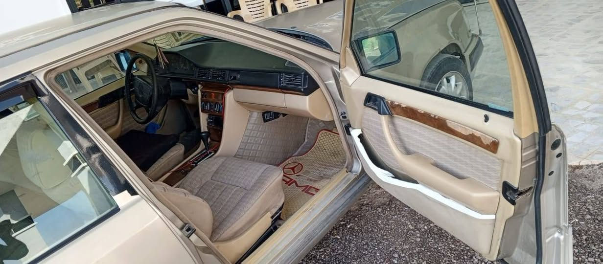 السلام عليكم للبيع مارسيدس موديل  1991 
محرك دب 300es بلادي كير ومحرك مكفولات تبريد بلاد تخم تاير جديد ويل جديد هزه جديده بسمي تحويل مباشر مستعجل بيع سعر ٥٥ وبي مجال عنوان بغداد اليوسفيه ناحية القصر الاوسط للاستفسار على وات ساب مفتوح او اتصل 
***********
***********
