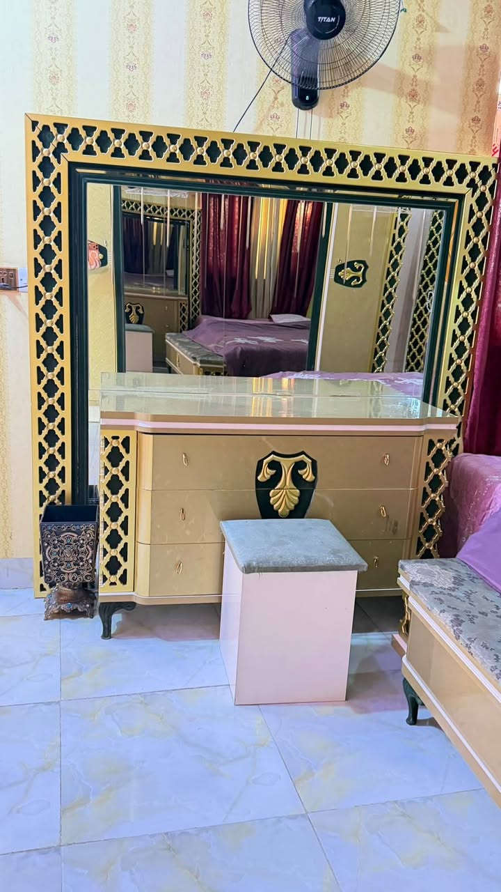 السلام عليكم غــرفه نوم
تركي نضيفه للبيع السعر مليون و300 وبيه مجال للتواصل ***********
