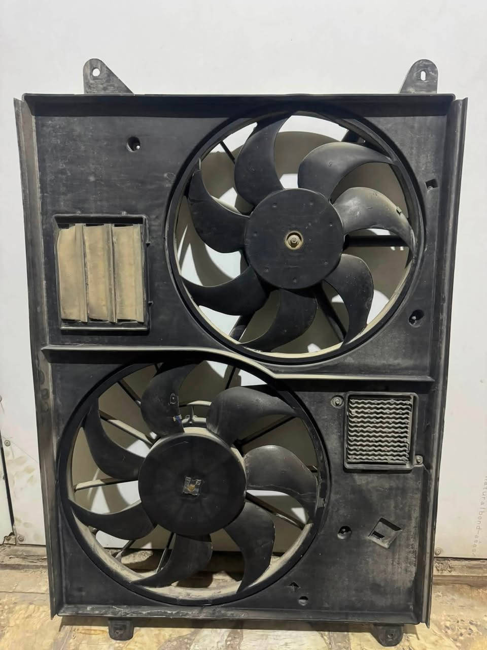 راديتر ومراوح اخت الجديدة مال تفصيخ gs8 
السعر 150 الف
***********
