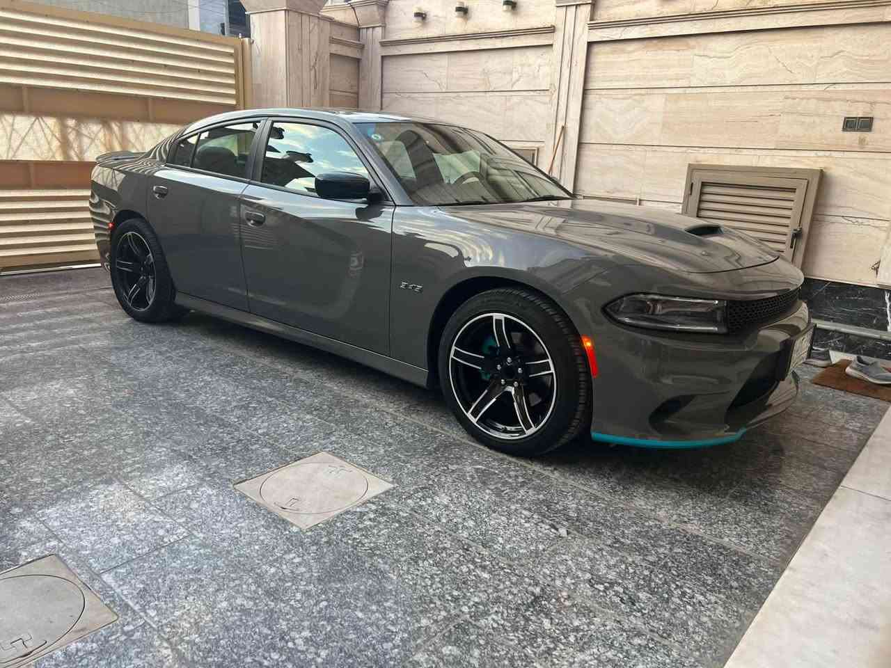السلام عليكم
للبيع 
جارجر 2023 النداء الاخير R/T max 
خليجي وكالة هارلم 
فوول مواصفات واحد ع واحد 
مكفولة كفالة عامة السيارة زيرو ع ايدي ماخذها تجي تشوفها بعينك و تحكم 
فول فتحة تحكمات ستيرن كشنات كهربائية تدفىة تبريد كلشي جديد السياره بالنايلون 
ماشية 35 الف كيلو 
مكينة 5700   V8    السيارة ع حالة الوكالة 
مكاني لامين 
للاستفسار اكثر : رقم التلفون ***********
السعر :36  الف       و بي مجال

نص مكتوب في الصور:
- لنجف