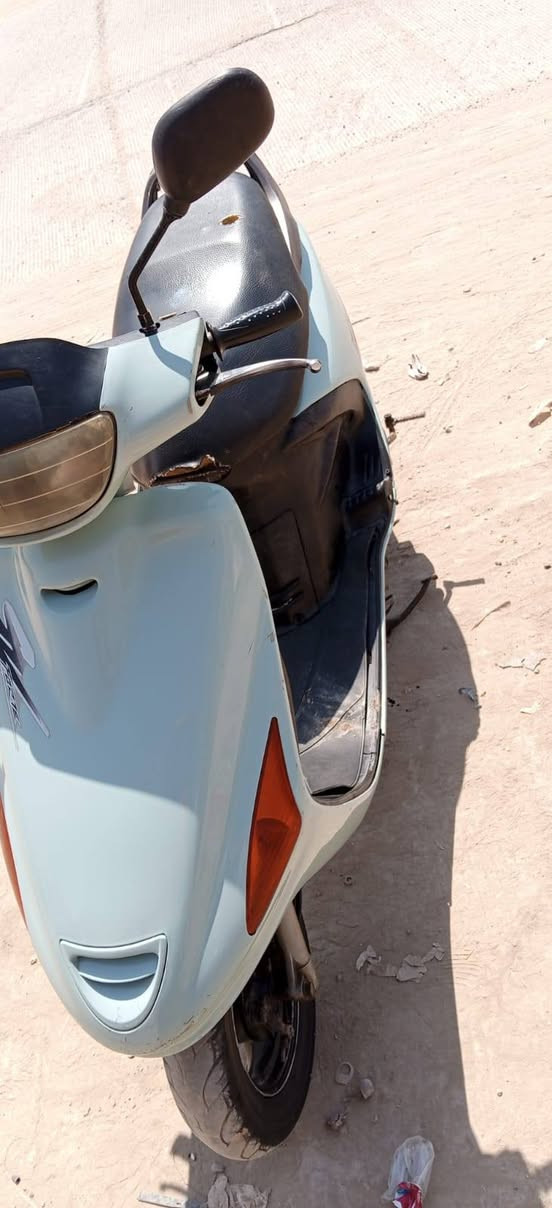 السلام عليكم دراجة فراشة  للبيع نظيفة سلف وهندر ما مفتوحه كهربائية كله شغاله شلعه ومعدل مكاني بالاكرمين السعر 350 وبيه مجال رقم *********** غير متواجد على فيس
