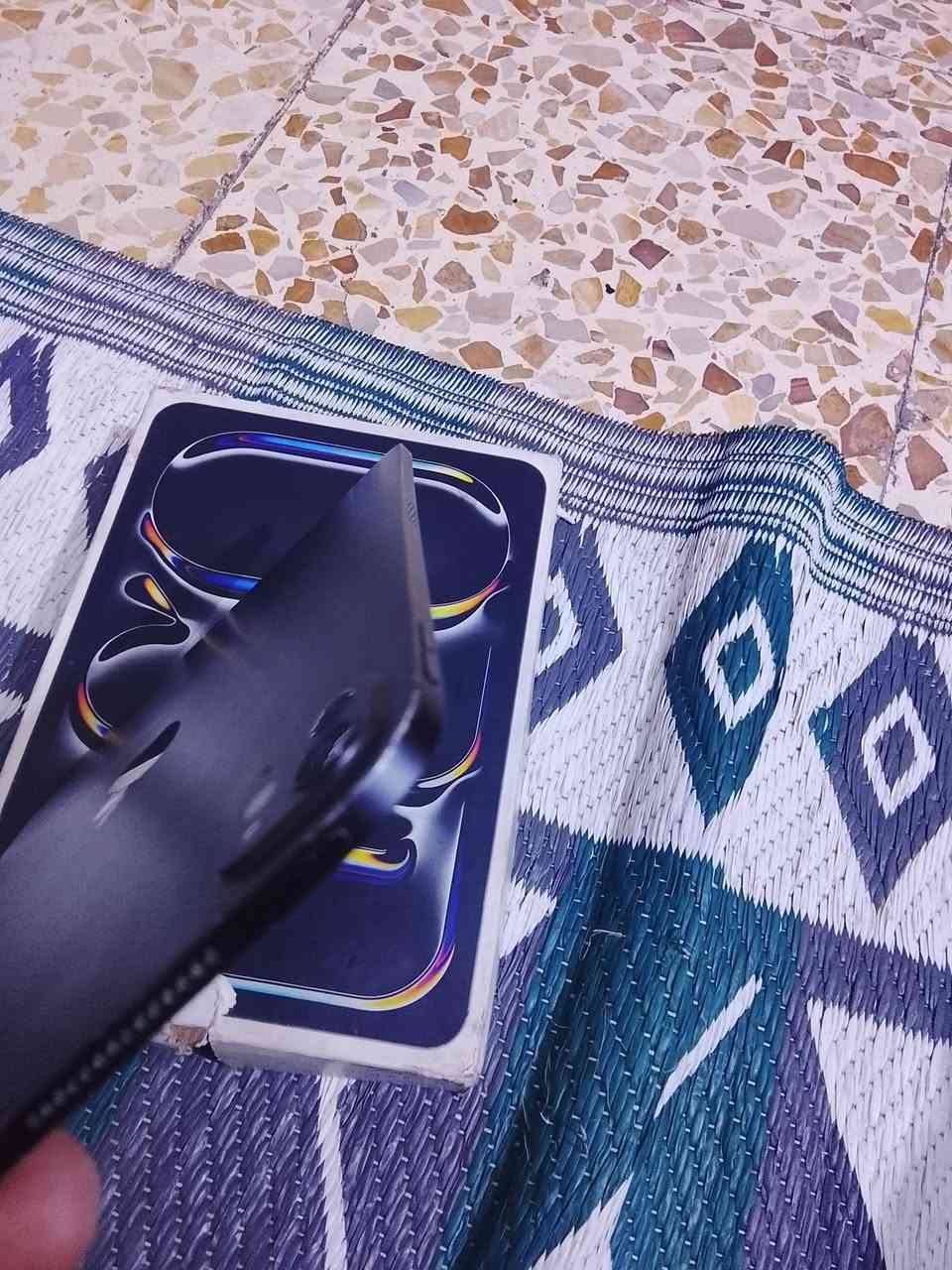 ايباد • شاشة مكسورة • للبيع