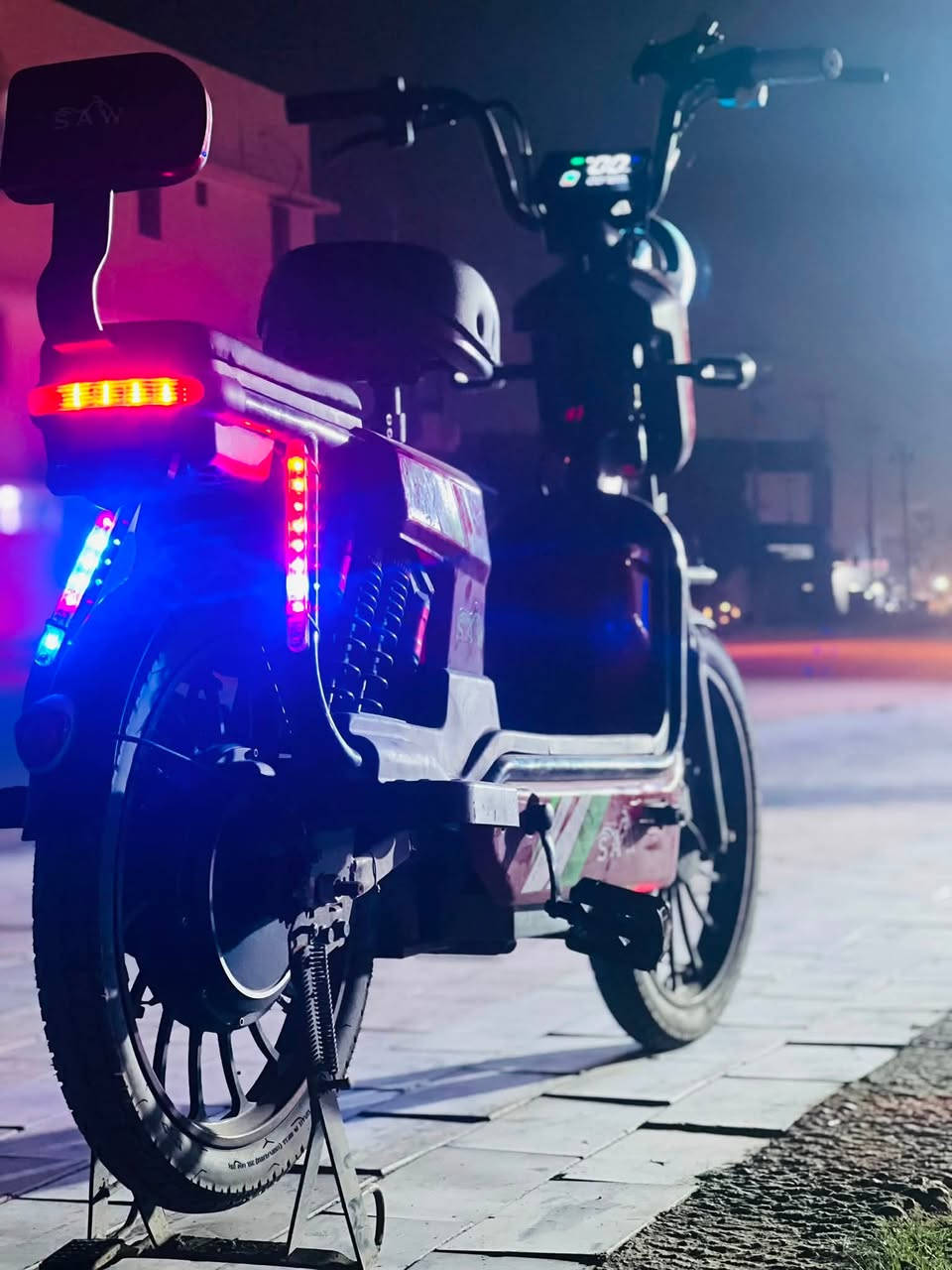 باسكل للبيع نضافه 100/100 …5 بطاريات الكهربائيات شغاله كلهن اشاير زنون /..السعر 450 وبي مجال قليل      المكان مشخاب مجاور ملاعب الوليد  الشراي يتصل ع رقم ***********
