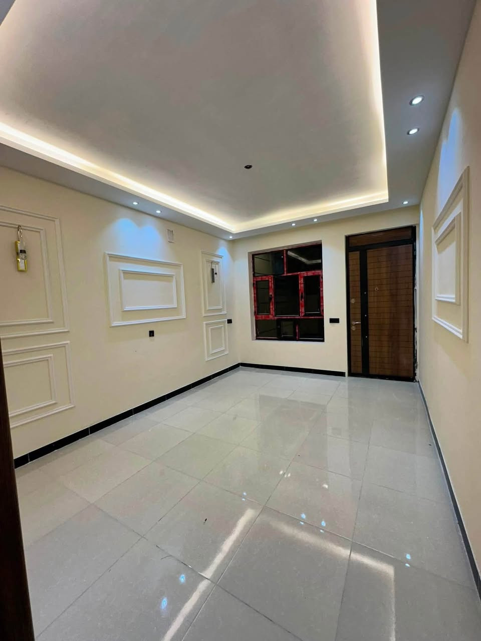 دار البيع 🏠 
المساحه 100م 
الوجه 4 نزال 25 
يحتوي على ومطبخ 
وحمامات 2
وثلاث غرف نوم 🛌 
العنوان ضباط الشهداء خلف المدرسة الألمانية خلف التجاري
الاستفسار *********** ☎️
