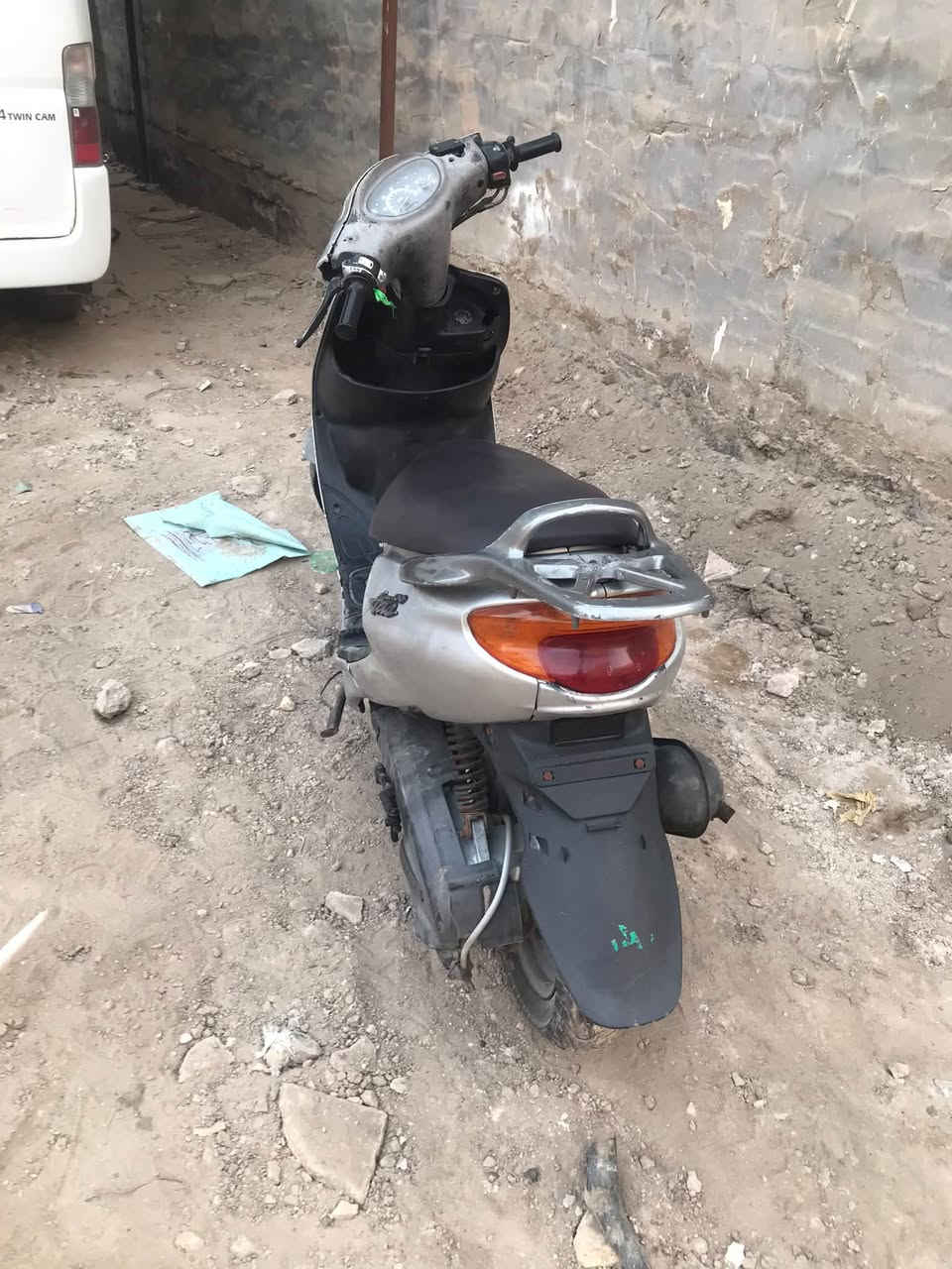 اكزز فحل
شلعه ومعدل ونعومه 
كلشي شغال 
كيج سرعه 
كيج بانزين 
كابريتر اصلي 
دبلات كلهن شغالات 
تايرات تمام 
قفل جنطه قفل ستيرن 
كهربائيات كلهن تمام 
كفرات اصليه 

نكره سلف بكل وقت 

جاهزه من كلشي 

سعرها ٣٥٠ 
مكانها حي الصحه 
***********
