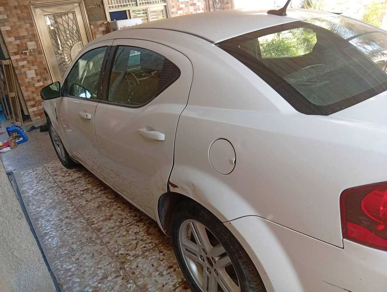 السلام عليكم للبيع افنجر ٢٠١١ابيض بغداد انكليزي باسمي بدون صبغ بلاديه بيها طخات مثل ما موضح بالصور مكينه تخربط وتنقص تبريد شغال وبيها البنيد طاير على كصه القمار من الامام مكينه ٢.٤ السعر ٤٠ مجال بسيط حك الجيه بدون مراوس مكان حله ***********
