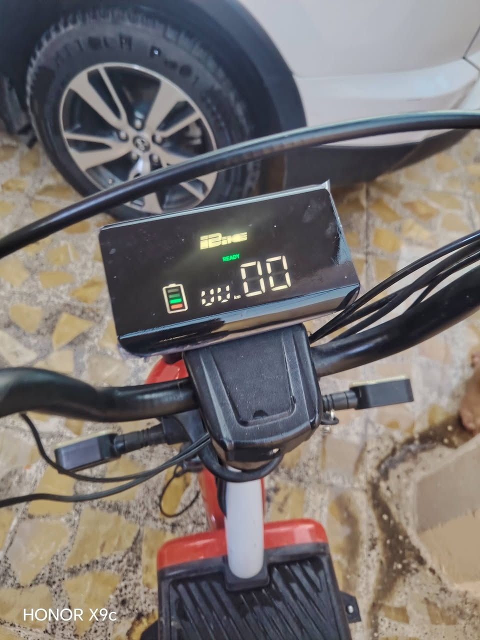 ماطور شحن حجم 14 باتري بشرط 100/تايرات جديد مستخدم شهر سعر 240 مع ملحقات ماطور ***********

نص مكتوب في الصور:
- HONOR X9c