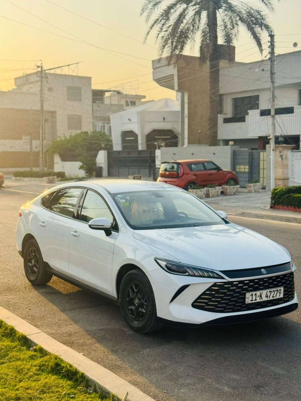 السلام عليكم BYD كن بلاص 2025
السياره مكفوله ماشيه 19500الف 
كامله ملحقات شاحنه بصمه كارت فوم 
السياره ام الضمان من معرض الحلو 
داخل ابيض 
السعر 21100
مكان السياره بغداد السيديه 
رقم ***********
