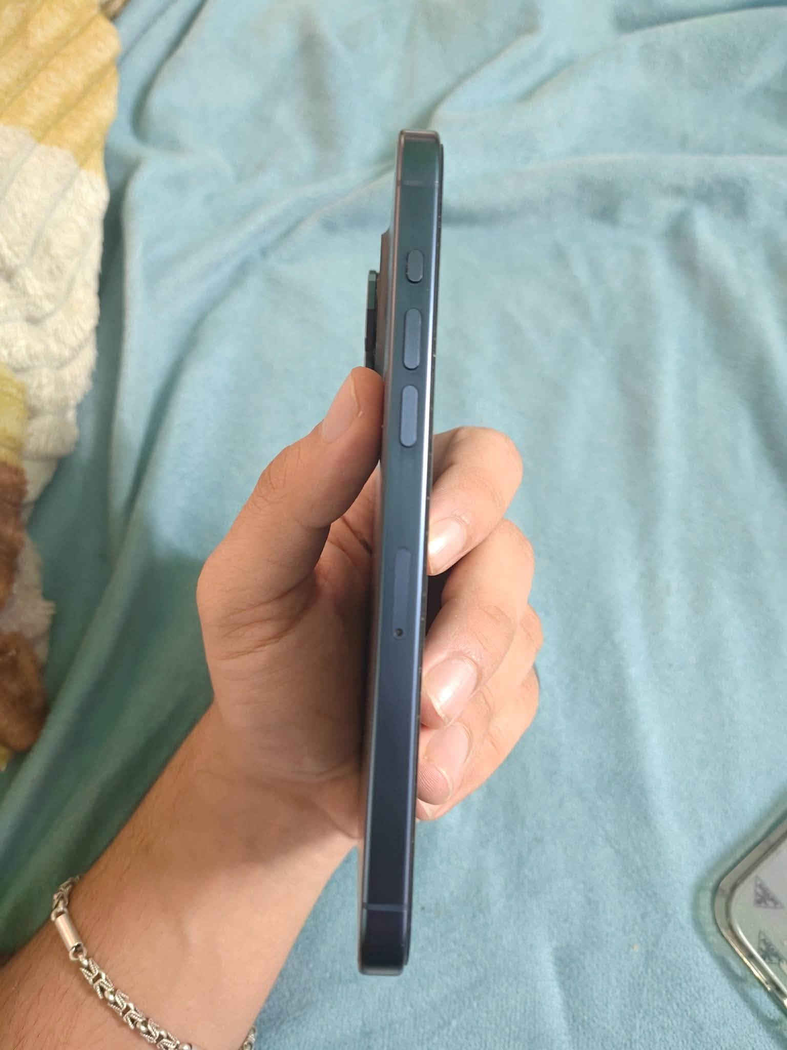 السلام عليكم 
15 برو ماكس 
دبل شريحه 
مكفول من كلشي
ذاكره 256
 بطاريه 92 
للبيع او مراوس16 
مكاني بغداد الحبيبيه 
السعر 1***********659
