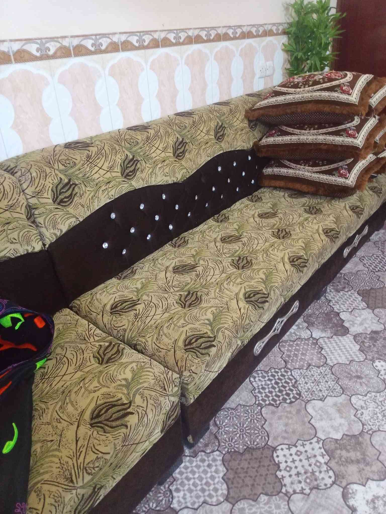 السلام عليكم
قنفات للبيع تزكام شغل مرتب (مستعمل بحاله ممتازه)
هذن ٢٠ نفر يعني تخمين
تريد اثنين ب٥٠٠
تريد واحد ب٢٥٠ 
قنفات نظيفات تجي تشوف ما يعجبك عوفهن وروح
عنواني الحمزه الغربي بالسواجي 
وهذا رقمي واني خادم***********
