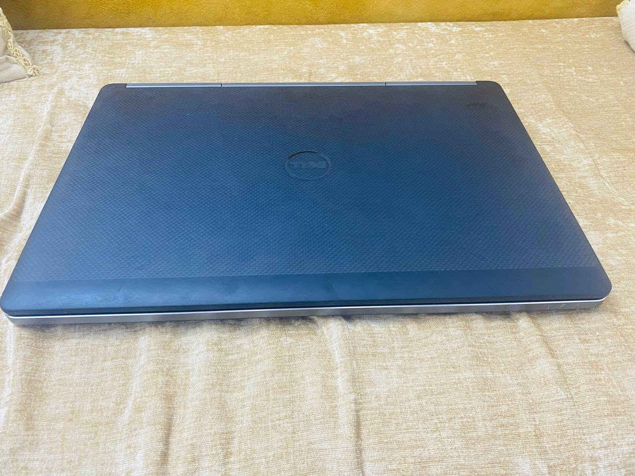 السلام عليكم
لابتوب ديل

كارت خارجي  P4000 8g يعادل gtx1660TI

معالج I7 6820HQ اعلى فئة

رام 16g DDR4

500g ssd nvm

جهاز نظيف جدا راقي بل العاب والاستخدام الشخصي

مكاني بغداد مدينة الصدر 

سعر 550 وبيه مجال خير من الله للشراي

تواصل واتساب فقط

***********
